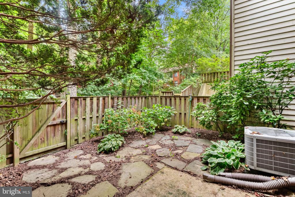 11545 HEARTHSTONE COURT