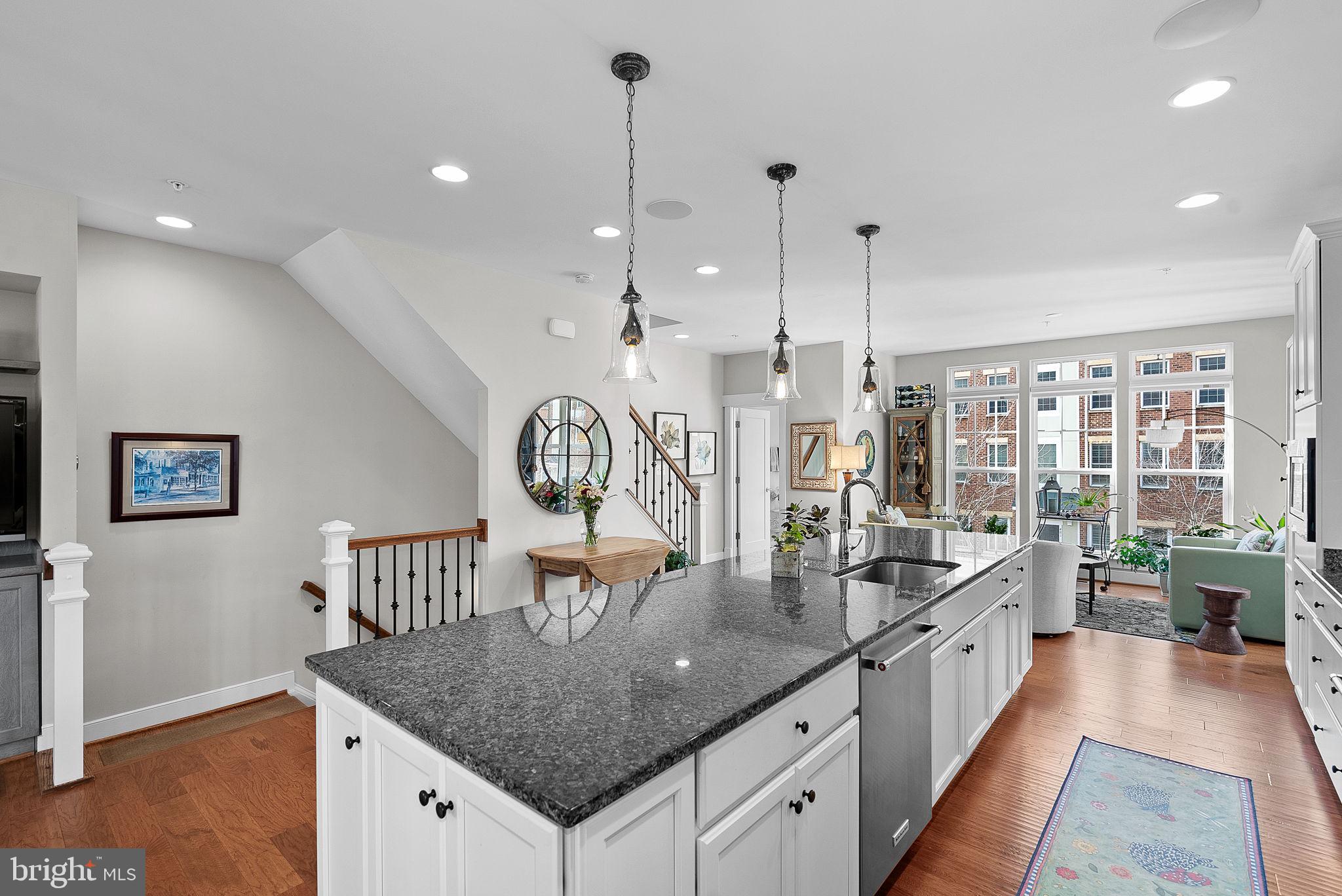 480 Kornblau Terrace SE