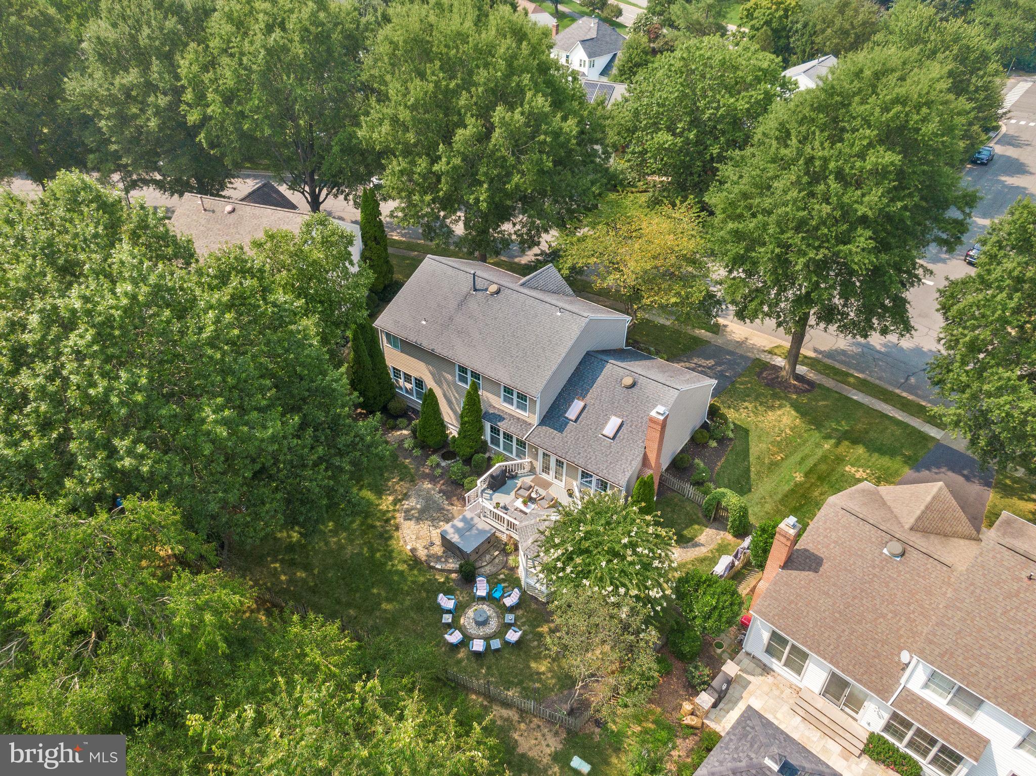227 Whitney Pl NE
