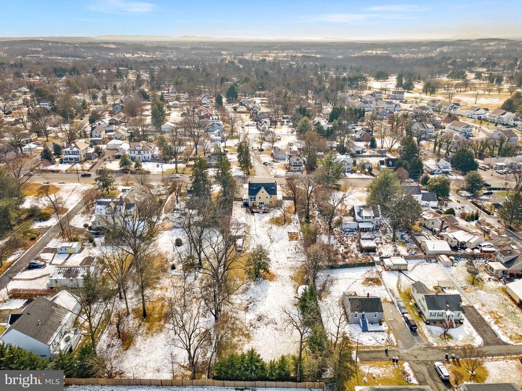 421 W Main St W