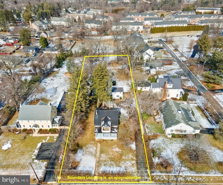 421 W Main St W