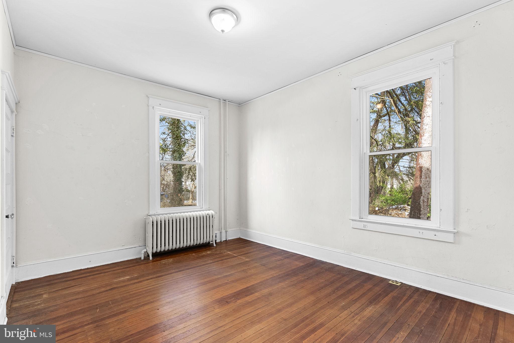 421 W Main St W