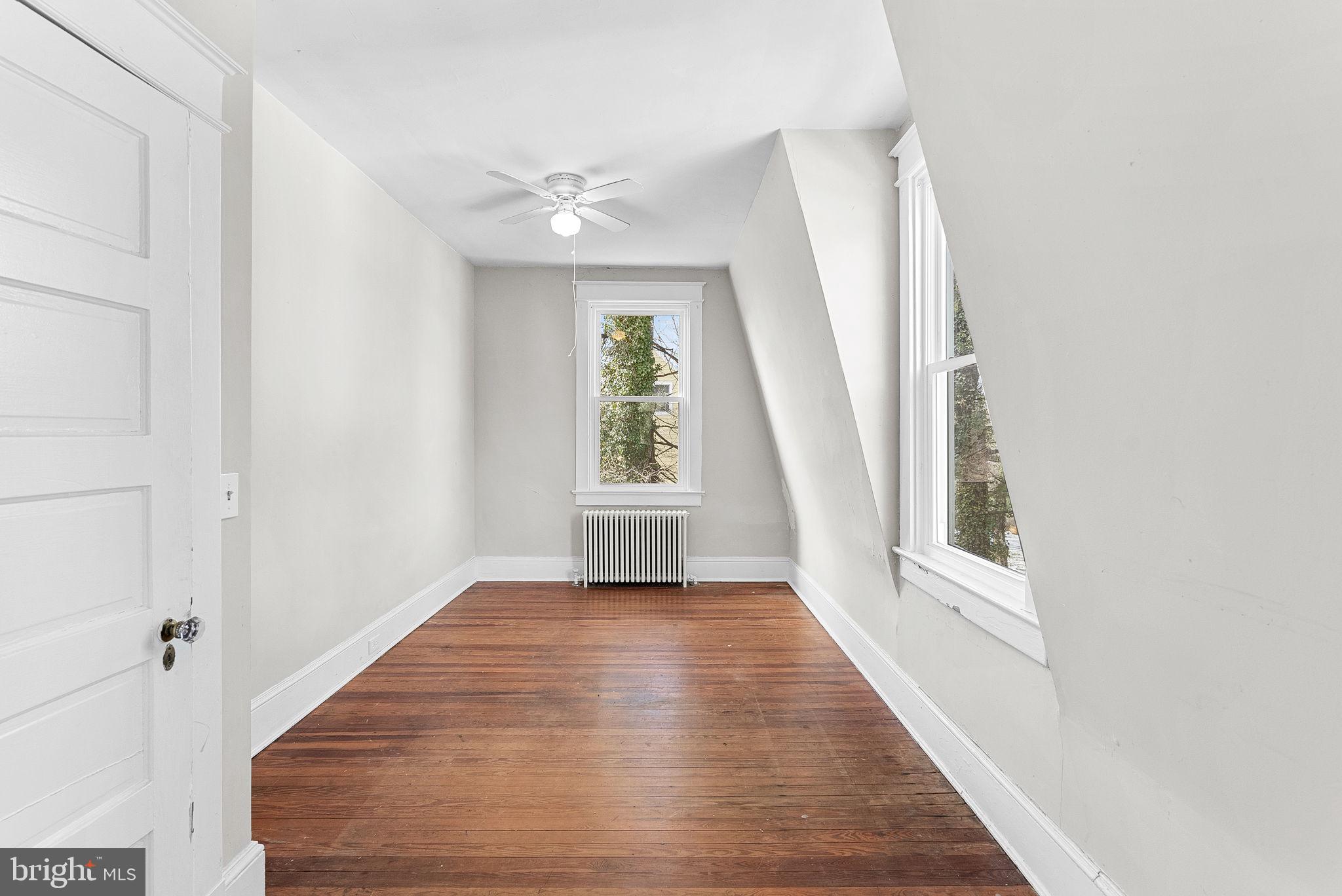 421 W Main St W