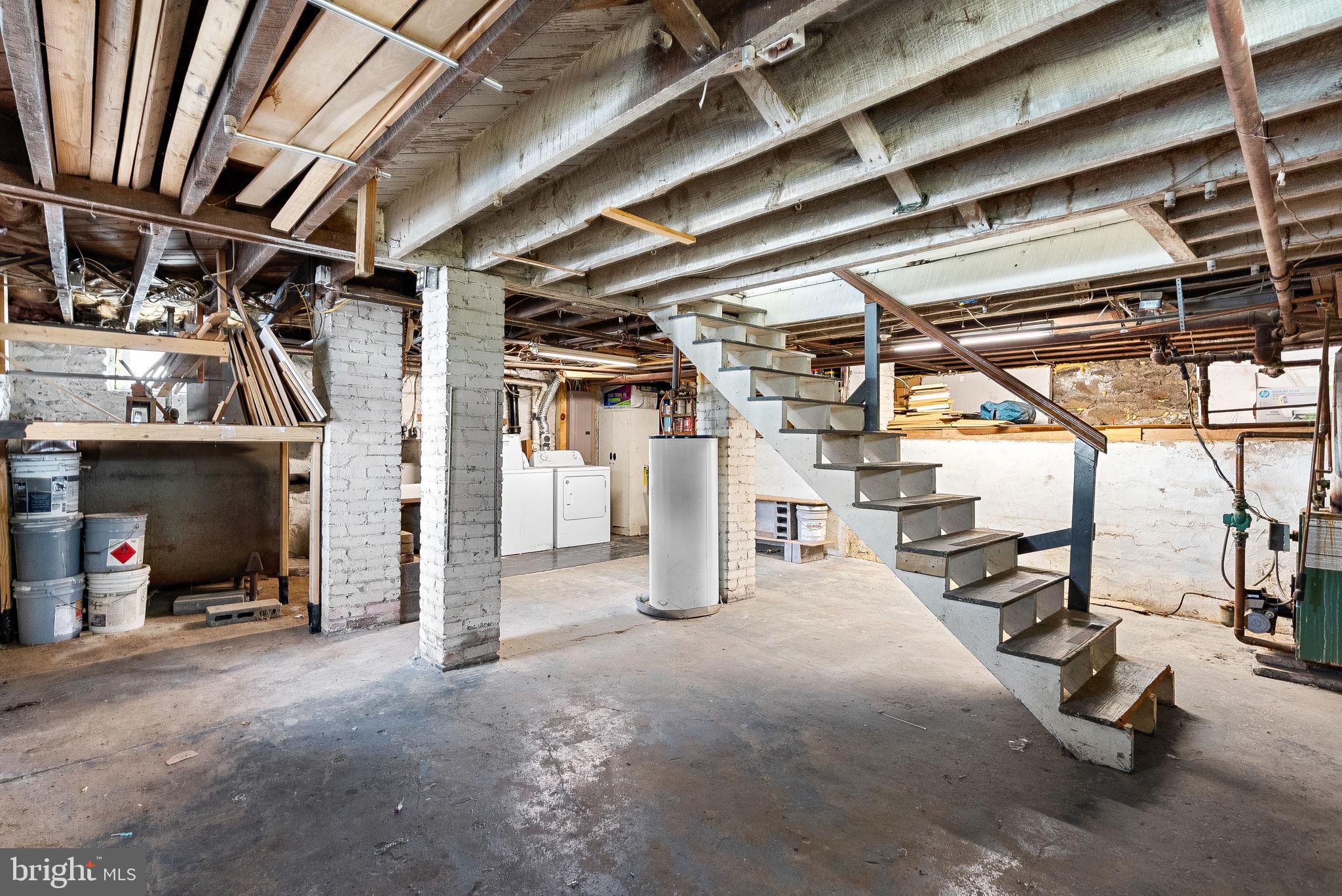 421 W Main St W
