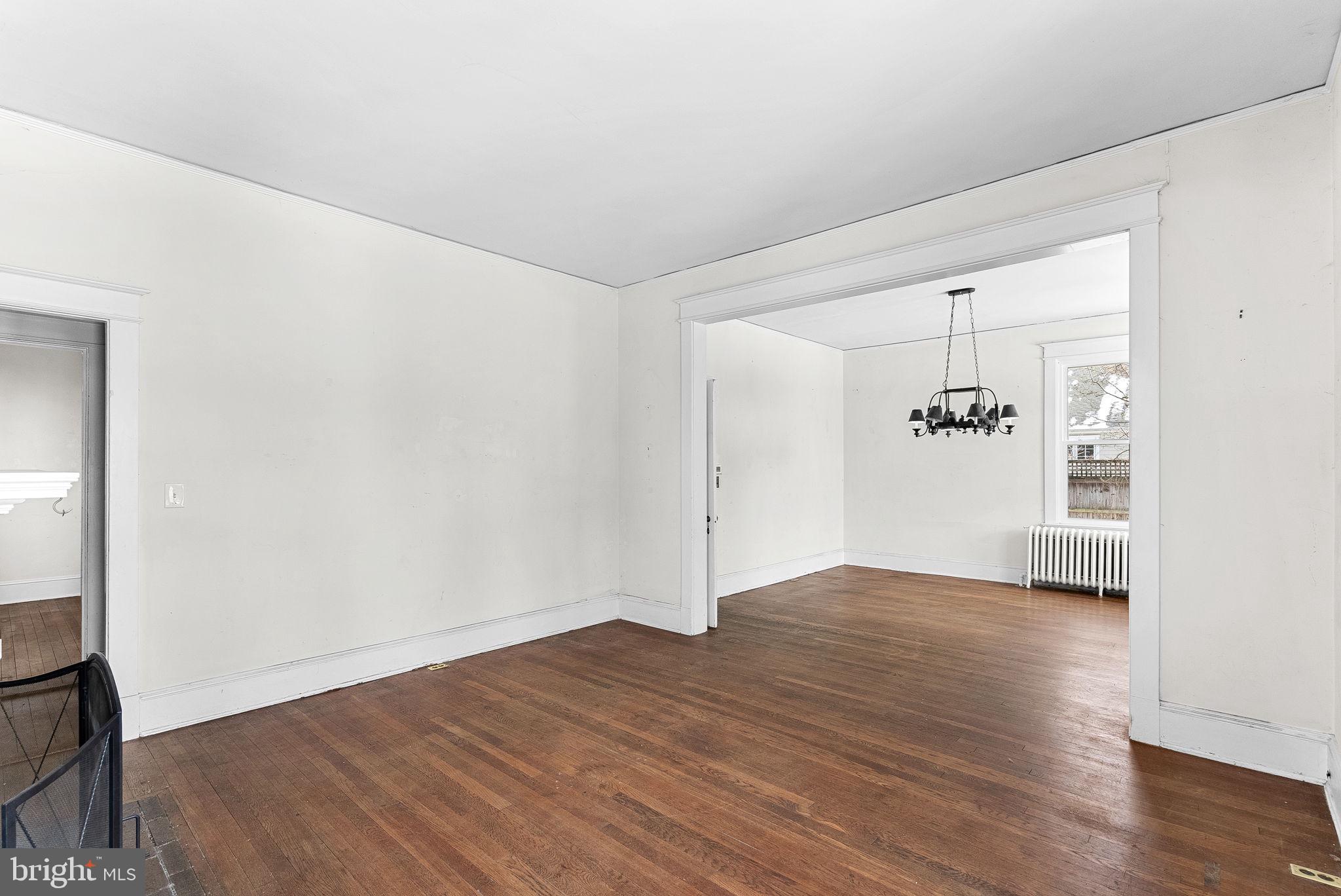 421 W Main St W