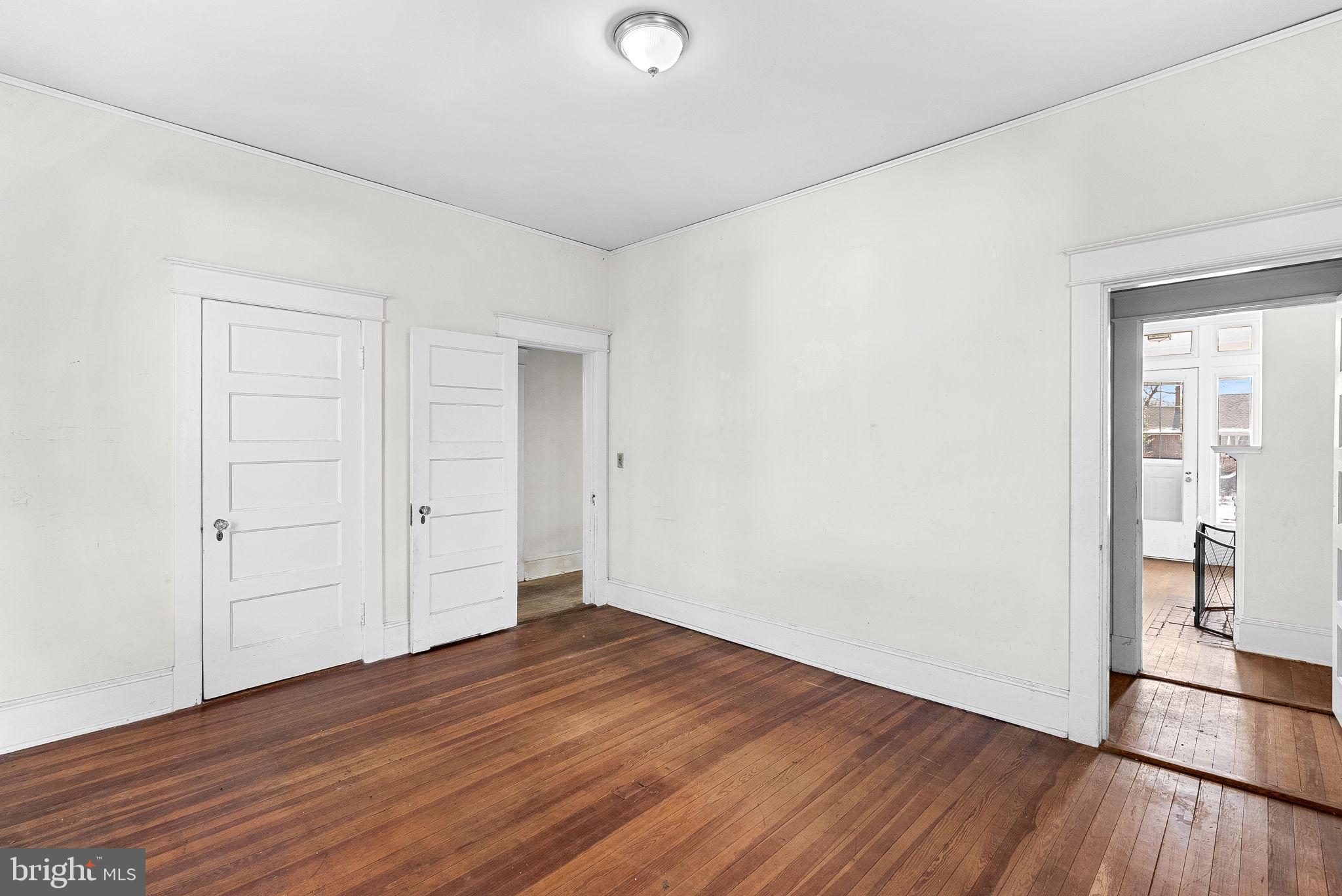 421 W Main St W
