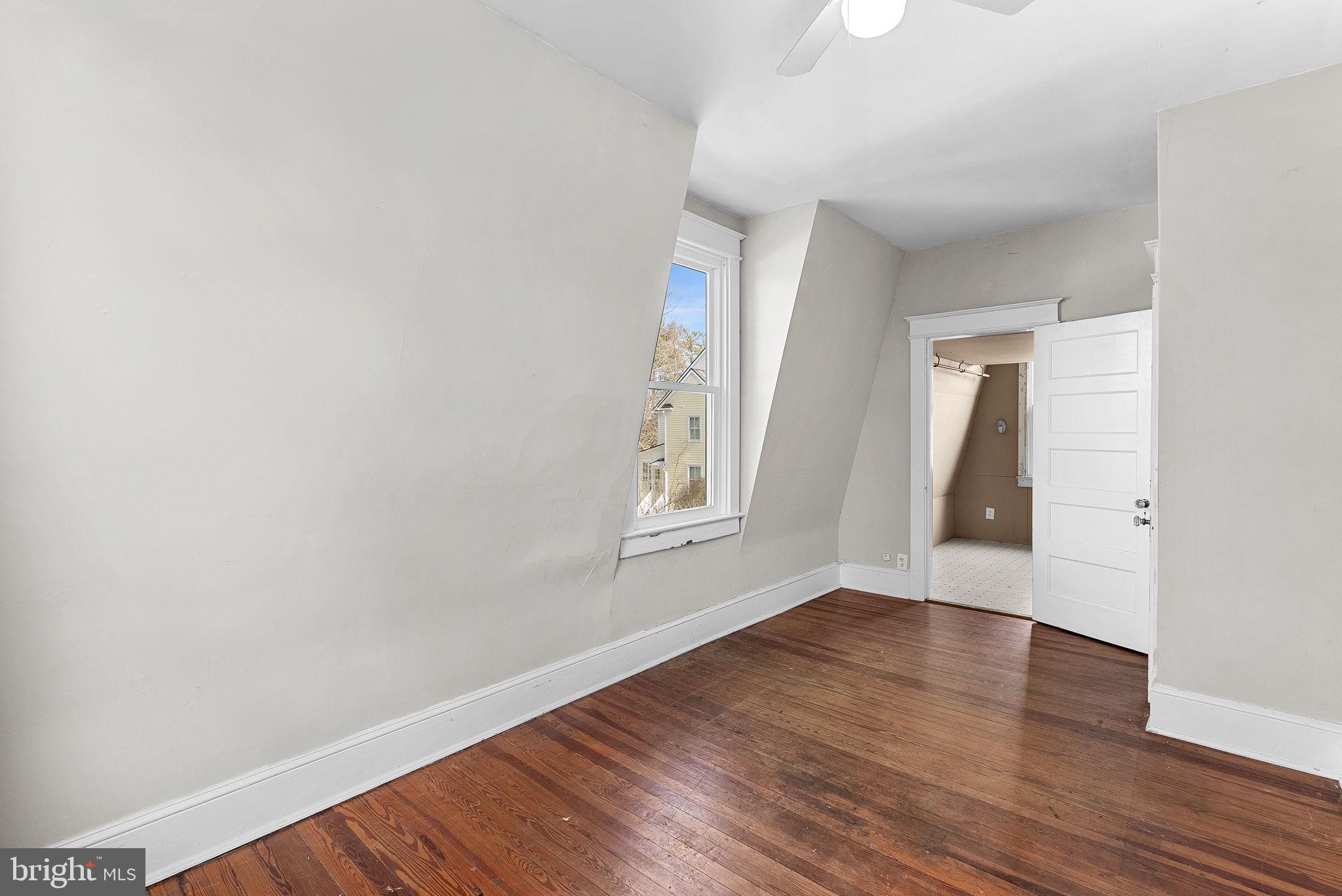 421 W Main St W