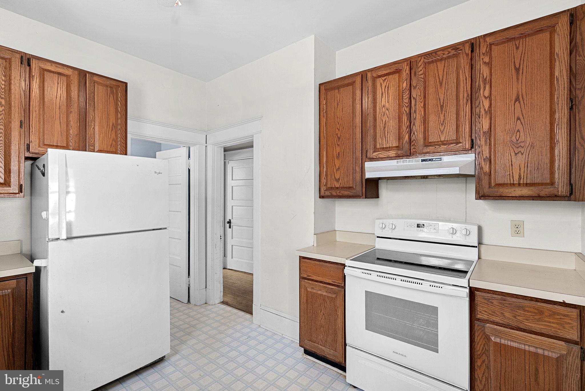421 W Main St W