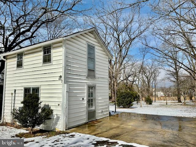 421 W Main St W