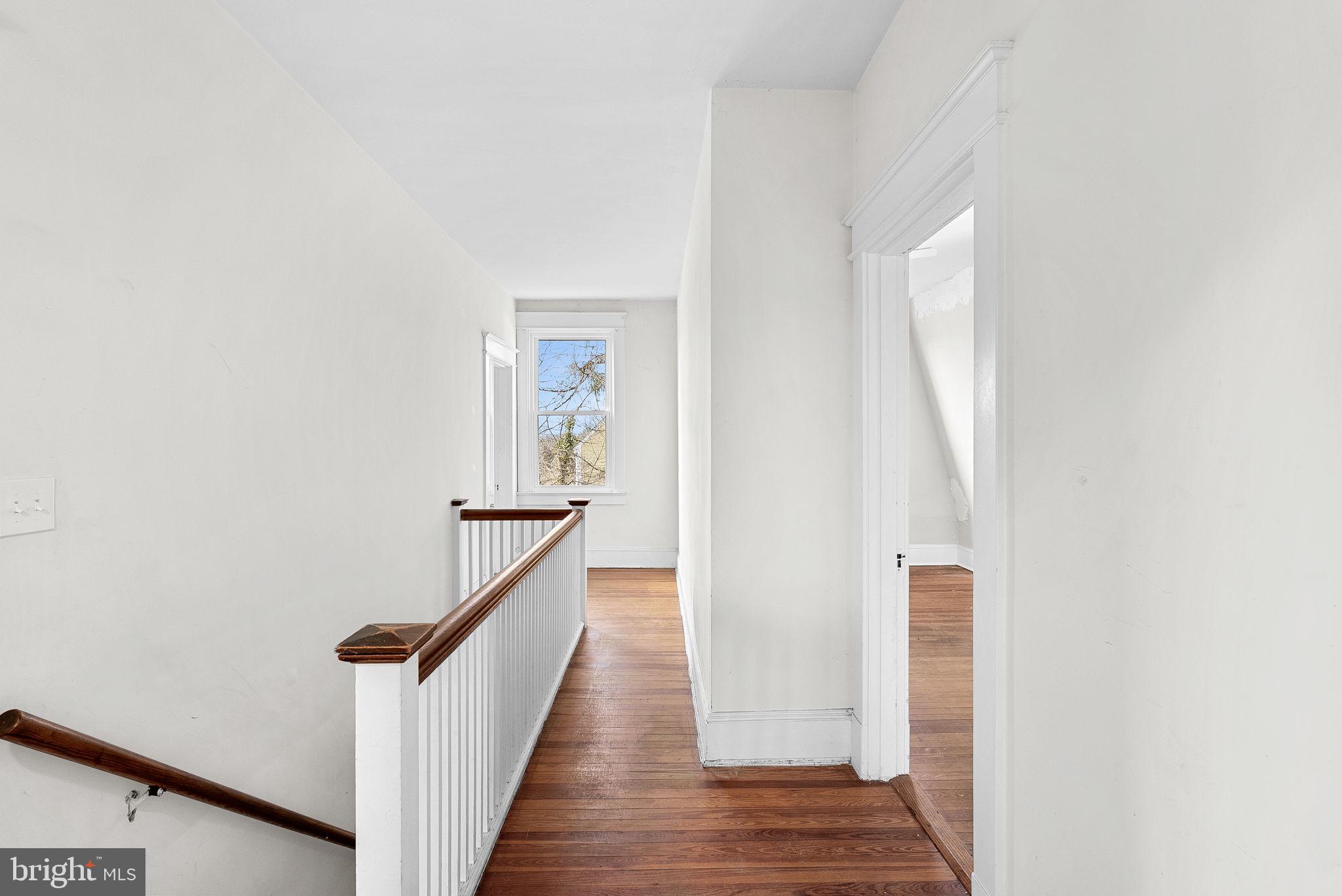 421 W Main St W