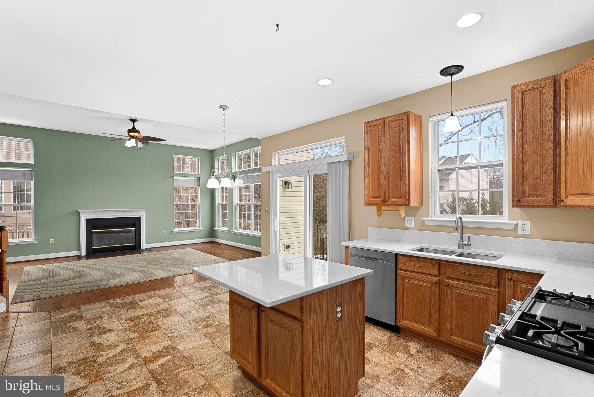 1616 CANDLEWOOD PLACE NE