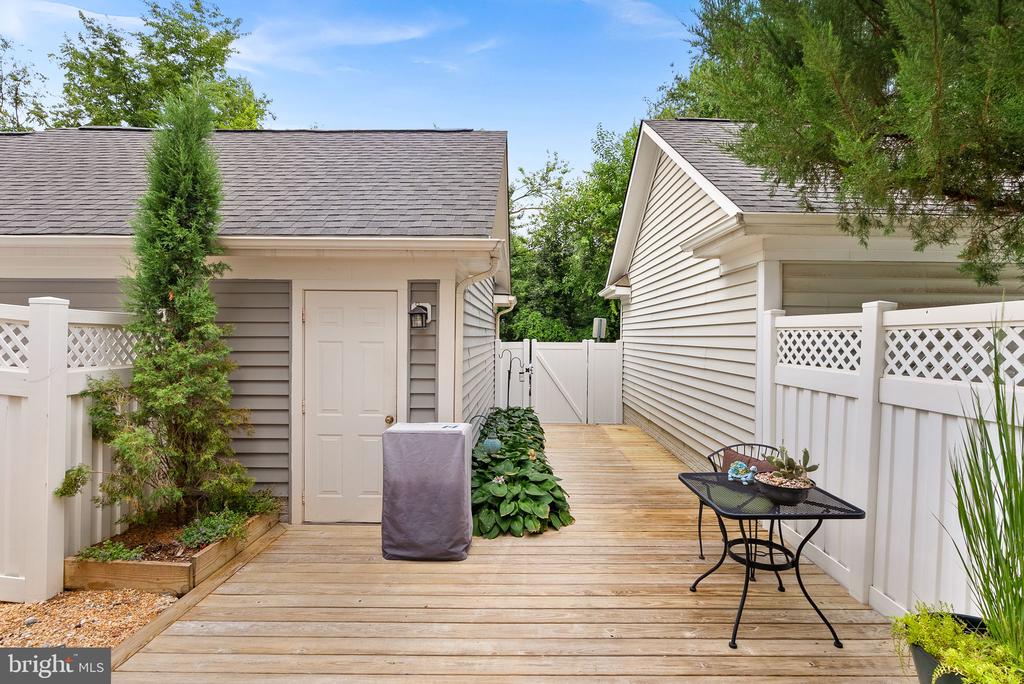 516 GENTLEWOOD SQUARE