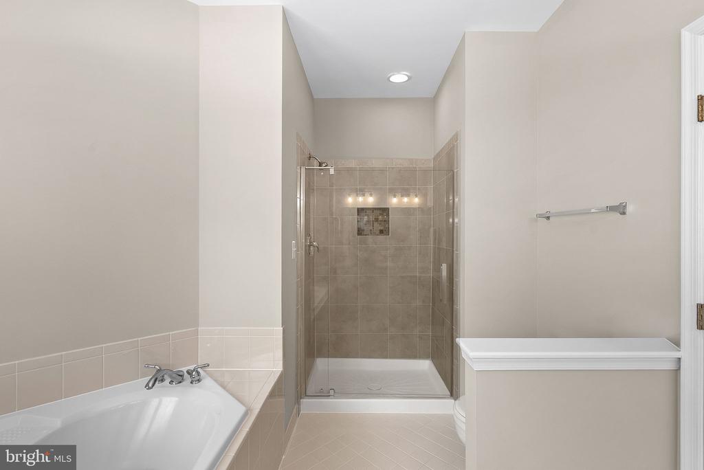516 GENTLEWOOD SQUARE