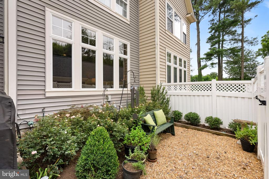 516 GENTLEWOOD SQUARE