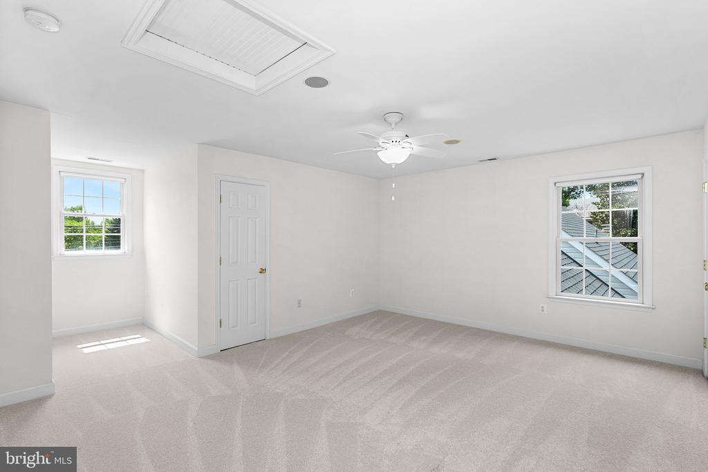 22 E LOUDOUN STREET