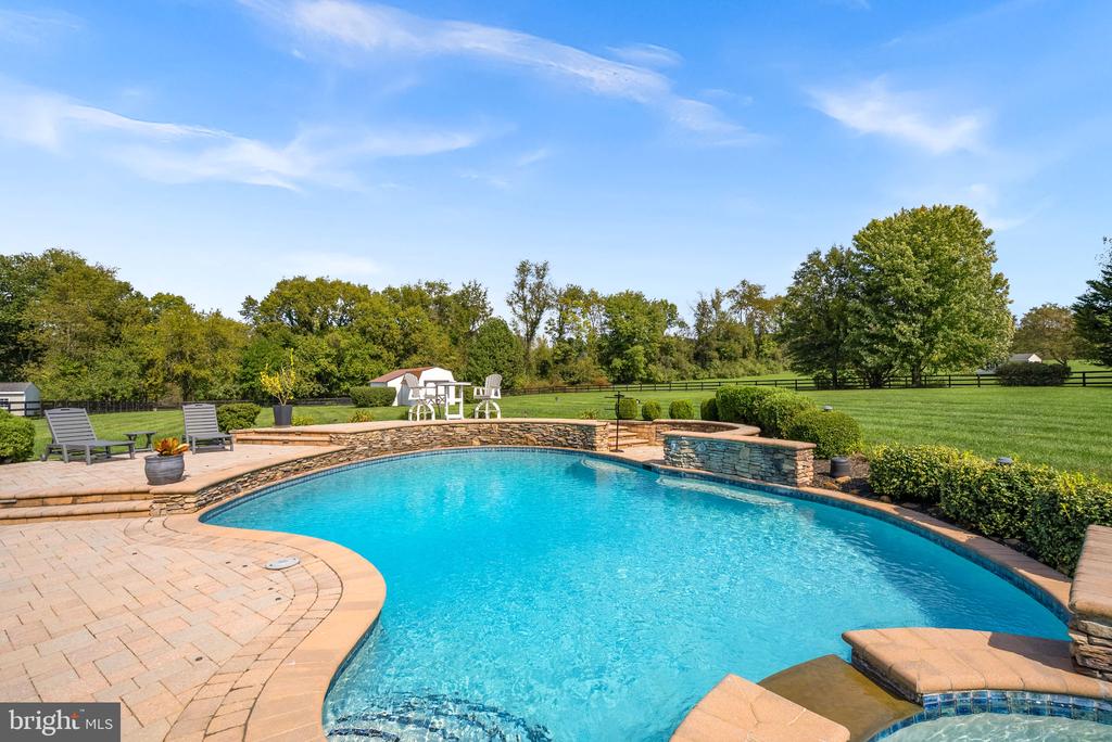 38332 STONE EDEN DRIVE