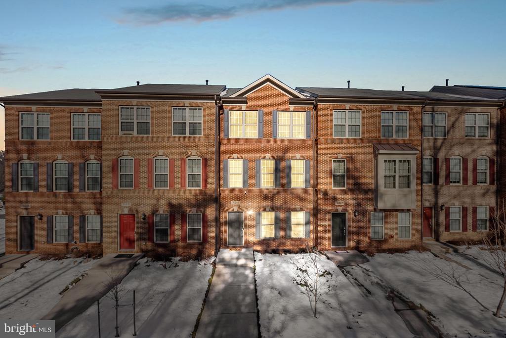16009 Marsh Pl