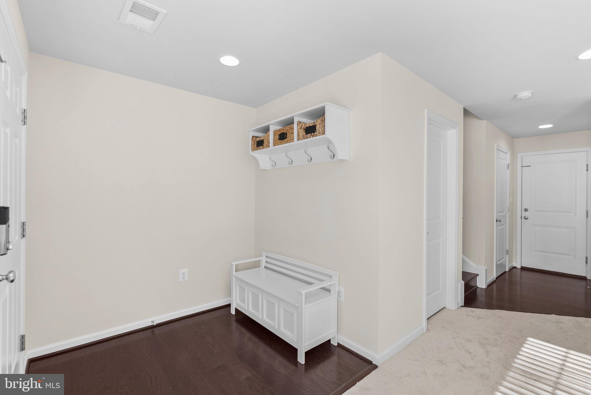 16009 Marsh Pl