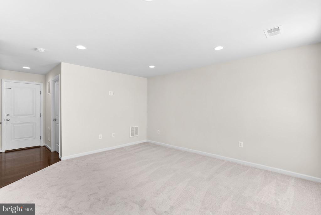 16009 Marsh Pl