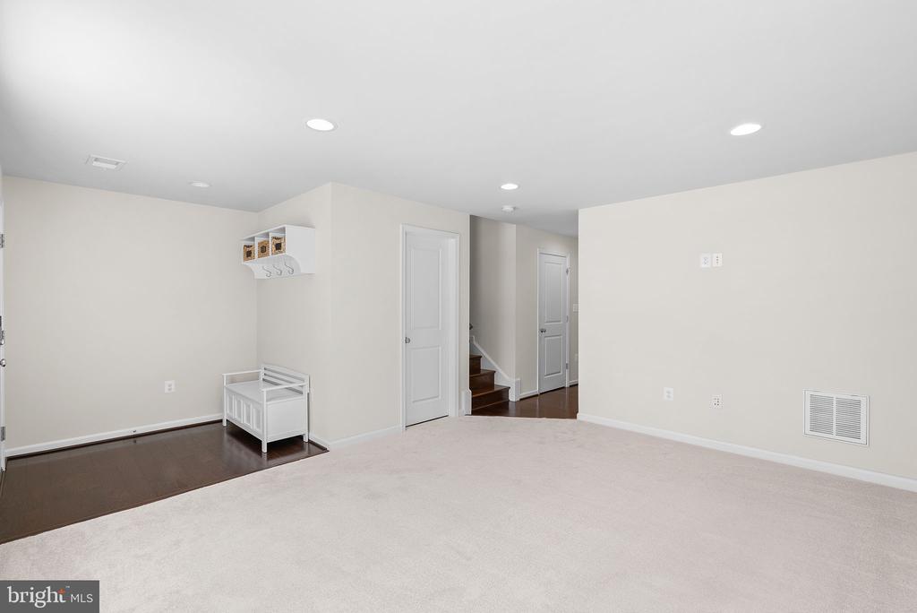 16009 Marsh Pl