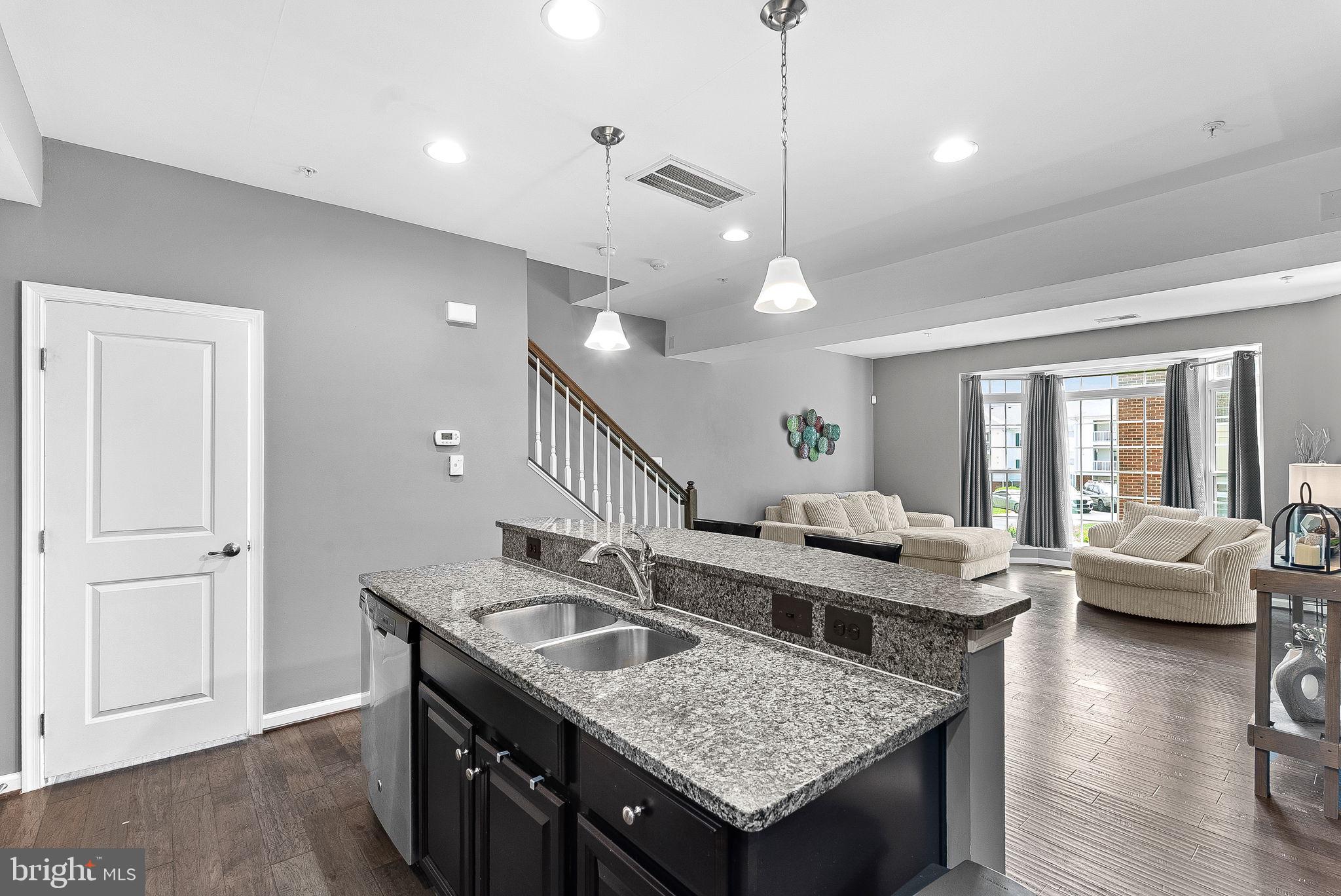 7471 Brunson Cir #10a