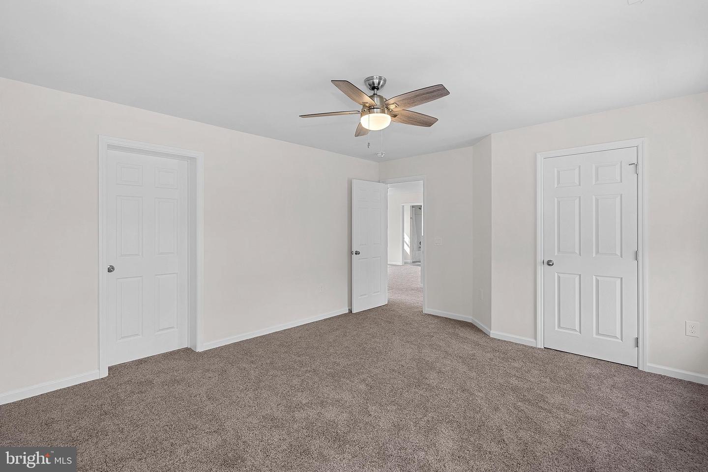 100 Holiday Ct