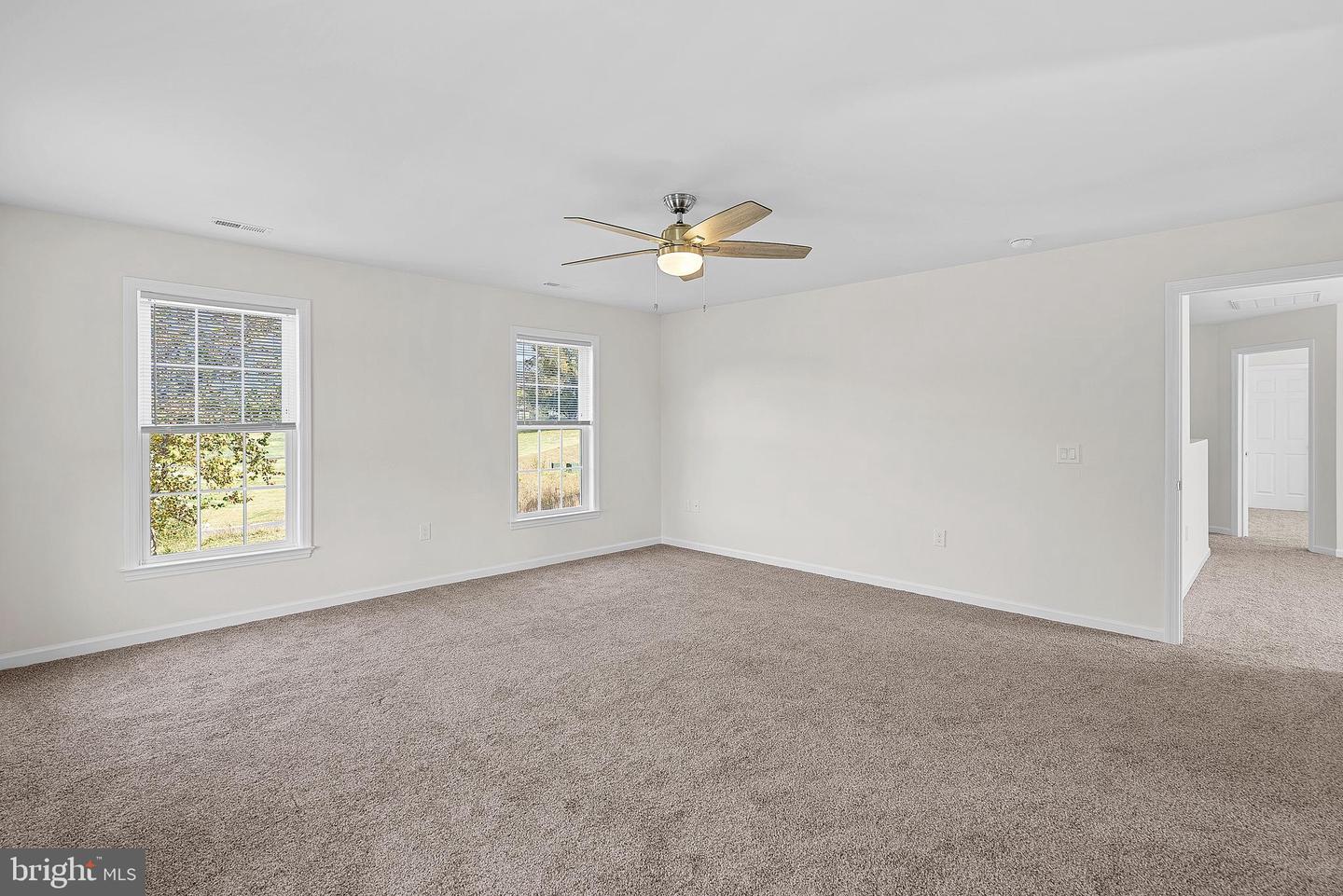 100 Holiday Ct