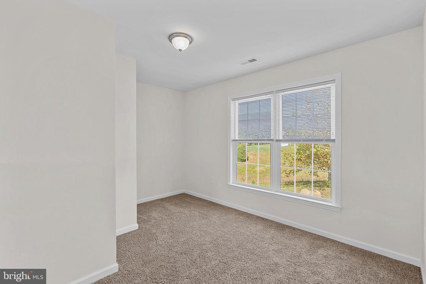 100 Holiday Ct