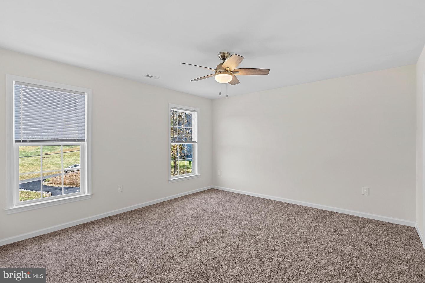 100 Holiday Ct