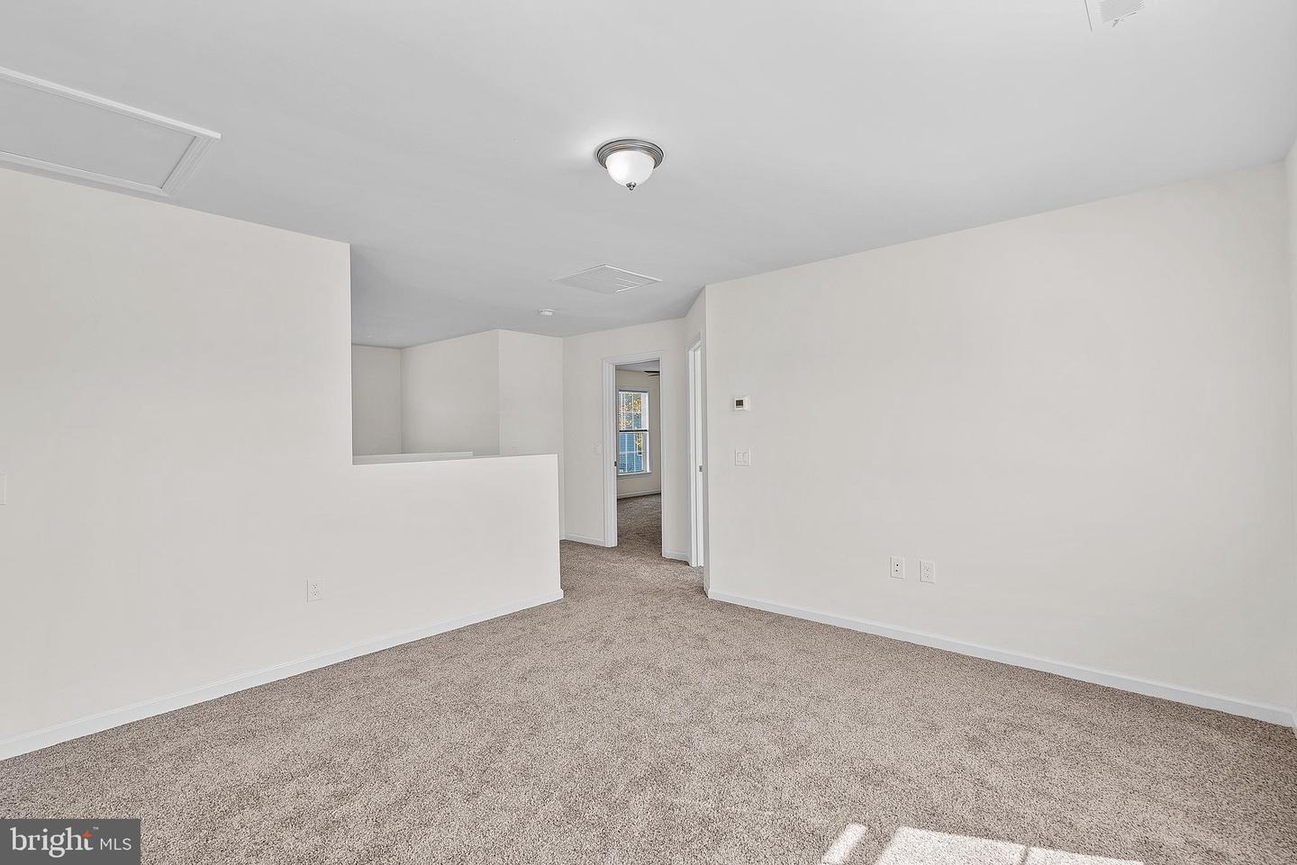 100 Holiday Ct