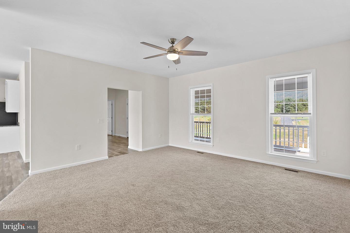100 Holiday Ct