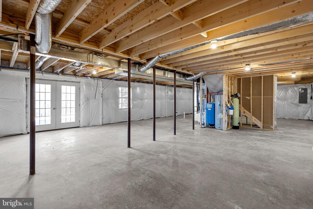 56 EVERGREEN CT