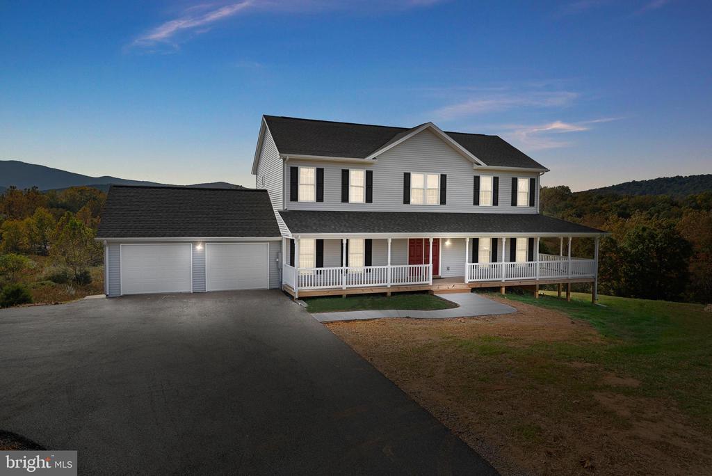 100 HOLIDAY CT