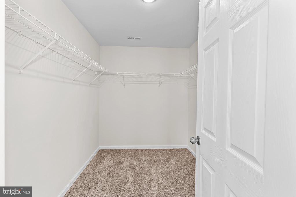 100 HOLIDAY CT