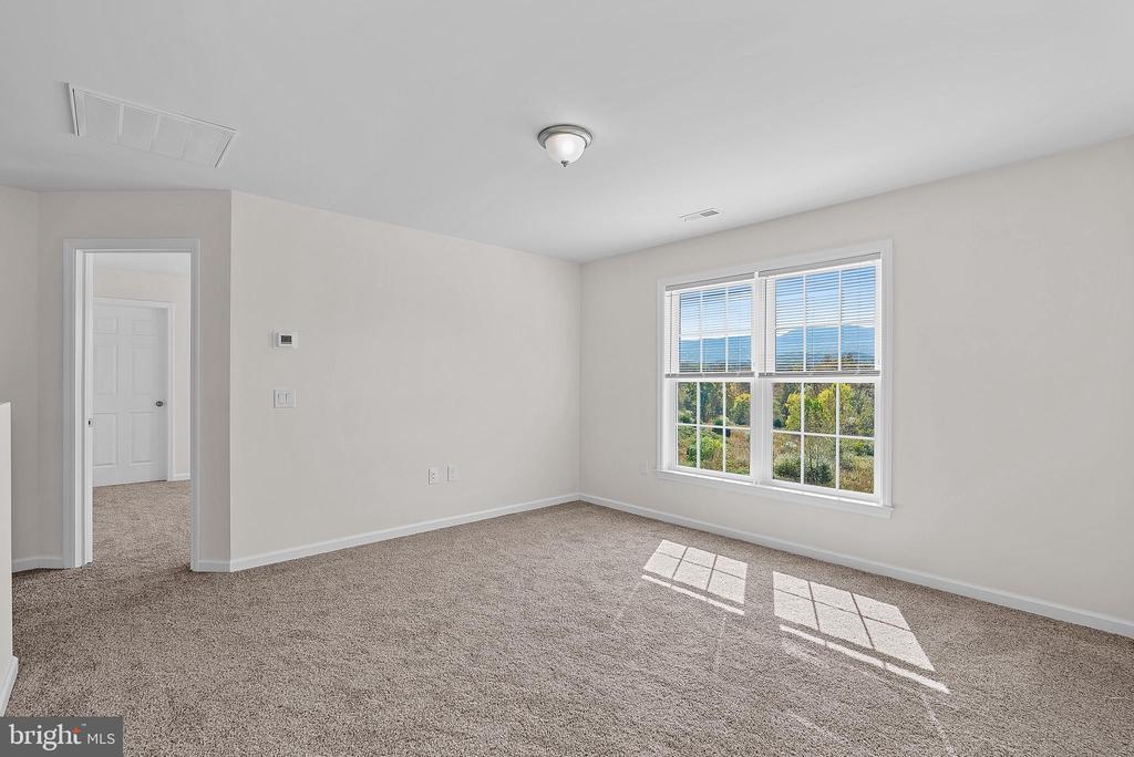 100 HOLIDAY CT