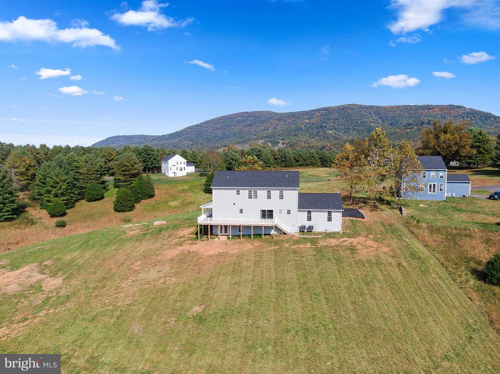 100 HOLIDAY CT