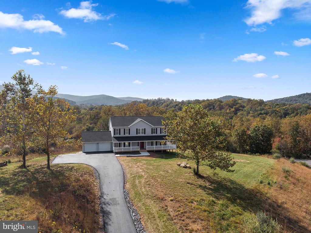 100 HOLIDAY CT