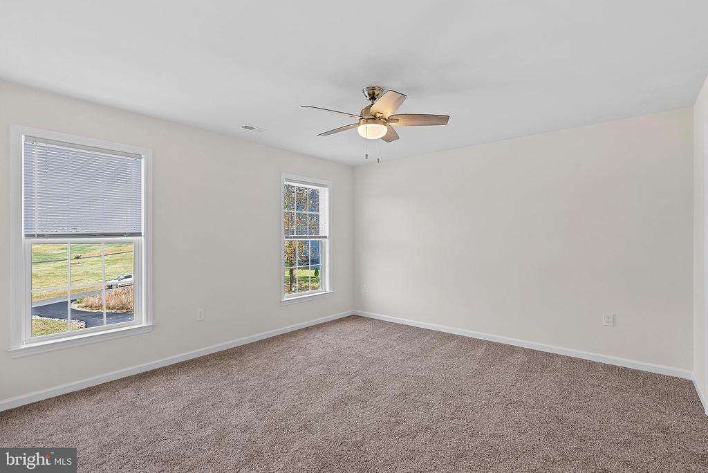 100 HOLIDAY CT