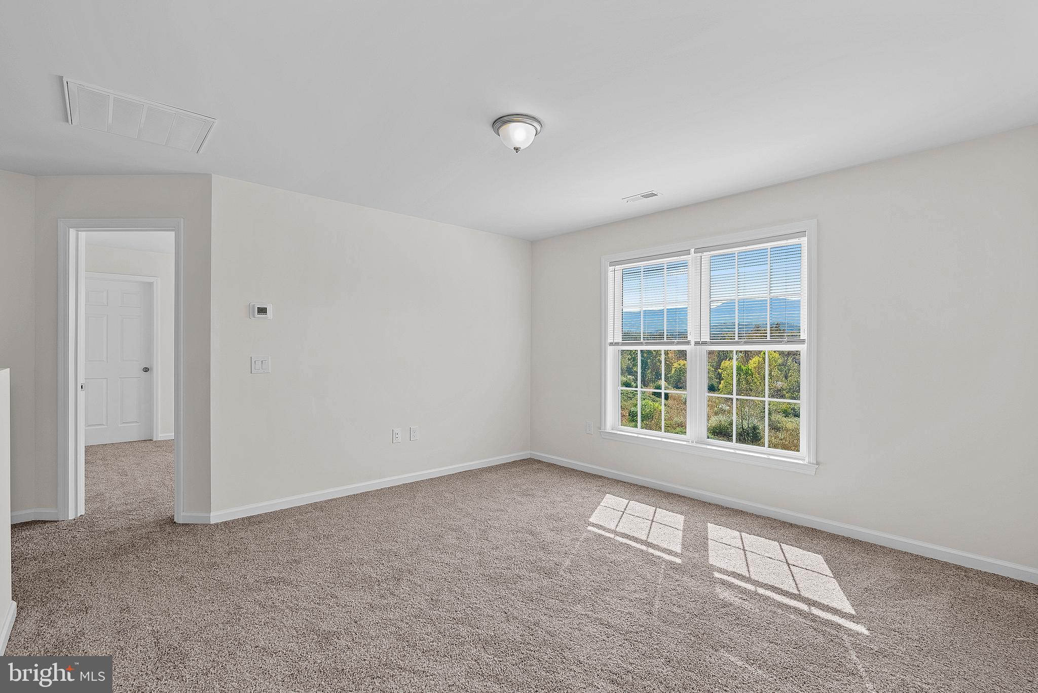 100 HOLIDAY CT