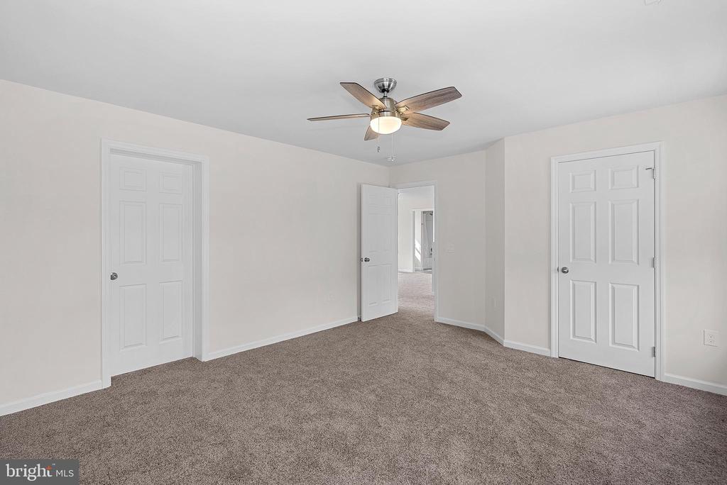 100 HOLIDAY CT