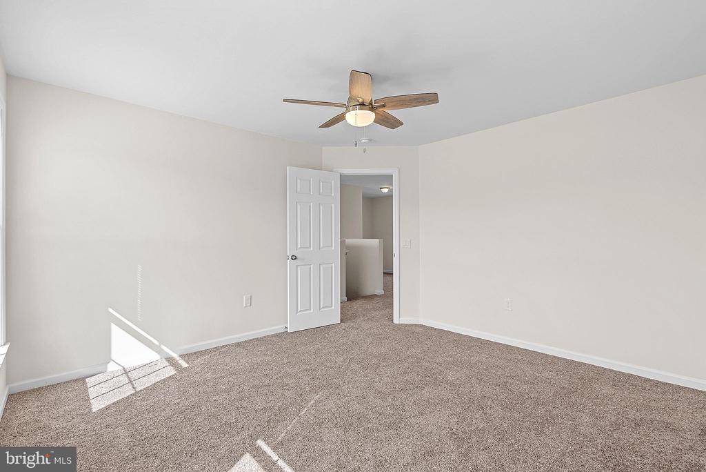 100 HOLIDAY CT
