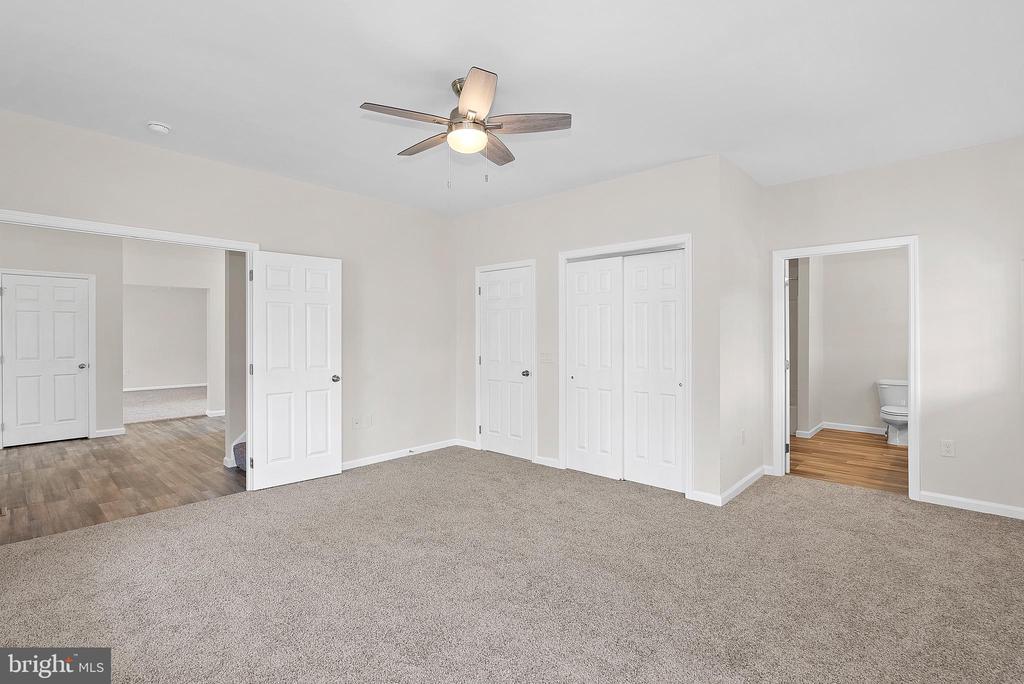 100 HOLIDAY CT