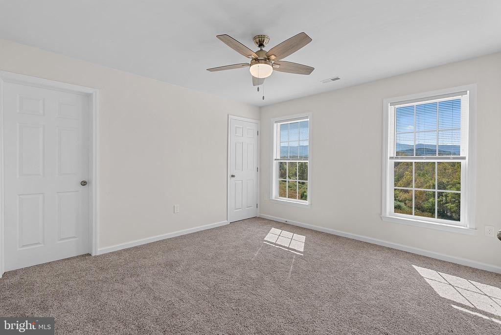 100 HOLIDAY CT