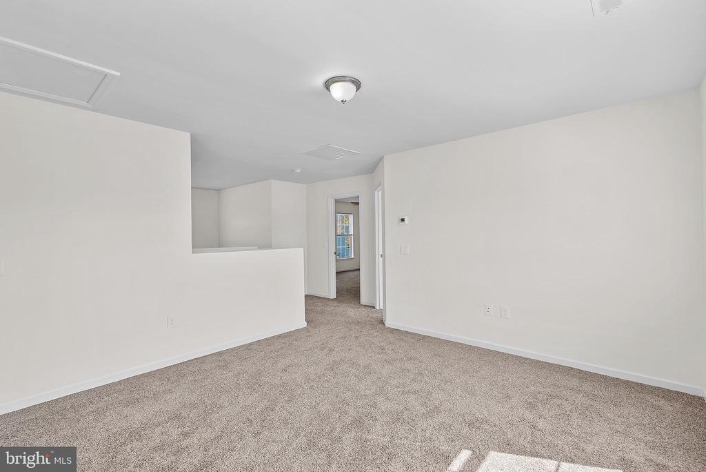 100 HOLIDAY CT