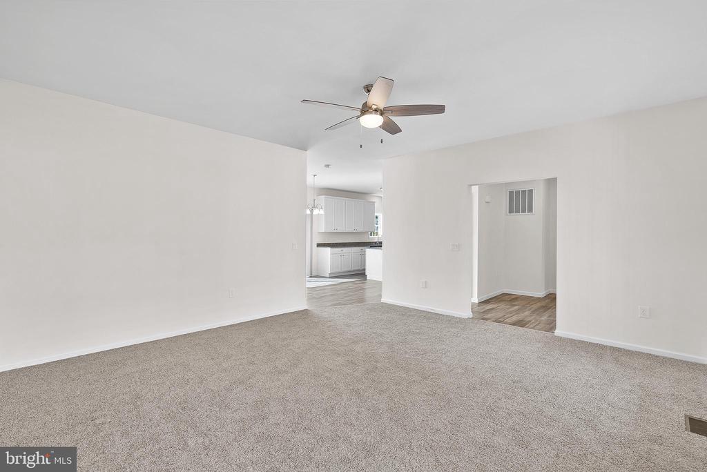 100 HOLIDAY CT