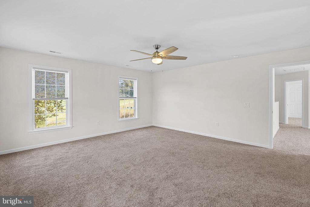 100 HOLIDAY CT