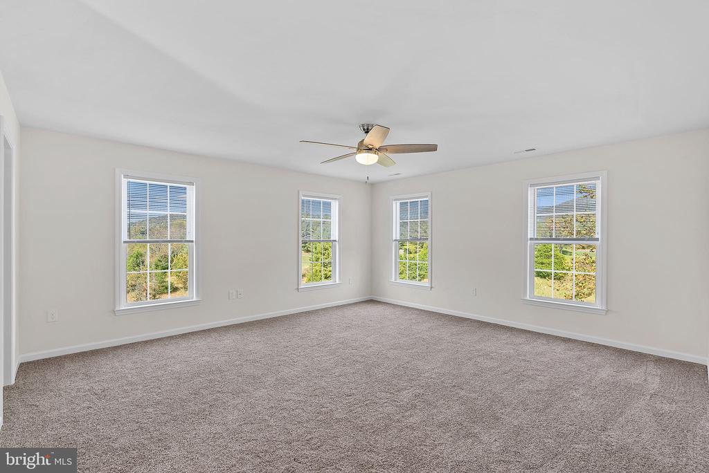 100 HOLIDAY COURT