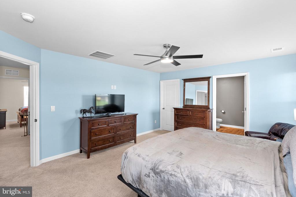 128 CENTERGATE DRIVE