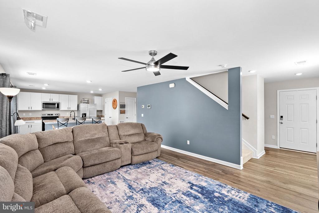128 CENTERGATE DRIVE