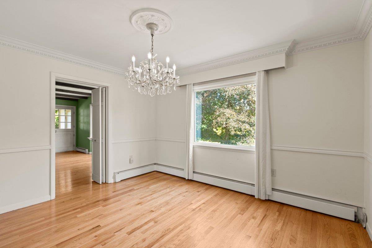 320 Crescent Boulevard